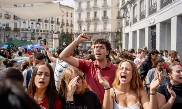Spanja shpall ndalimin e dëbimeve pas protestave për largimin e një gruaje 87 vjeçare nga apartamenti