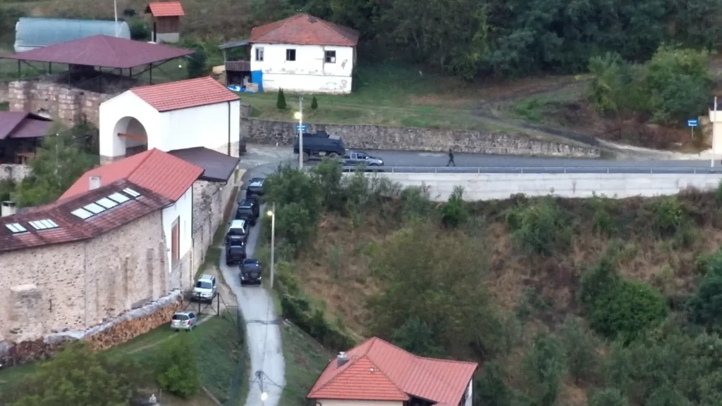 ambasada-britanike-thirrje-serbise-autoret-e-banjskes-te-mbahen-pergjegjes