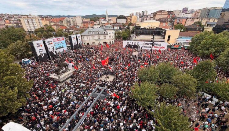 avdullah-hoti-publikon-fotografi-nga-marshi-liria-nuk-u-fal-u-fitua-me-sakrifice