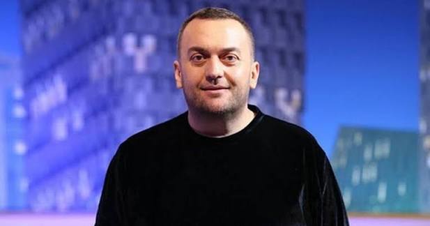 Skandali i videove intime  Olti Curri shokon me deklaratën  Dy nga artistet e përfshira kanë tentuar vetëvrasjen 