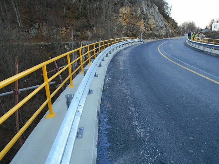 Për shkak të punimeve  në rrugën Gostivar Strazhë do të ketë regjim të trafikut