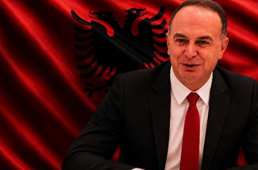 gjeloshaj-cdo-shqiptar-ne-zemer-mban-luften-e-shenjte-te-uck-se-dhe-komandantin-legjendar-adem-jashari