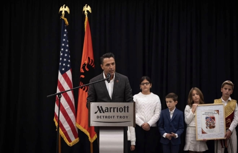 Agron Dedivanaj përplaset me kritikët  Mos prekni fëmijët  mos poshtëroni Shqipërinë për interesa partiake  