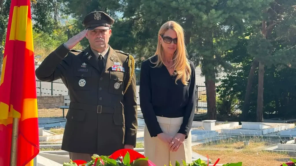 Ambasadorja amerikane në Shkup me homazh për Ditën e Pavarësisë së Maqedonisë