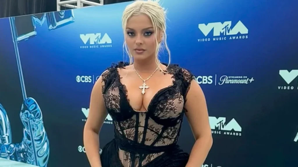 Dikur qante pasi e la i dashuri për shkak të mbipeshës  sot Bebe Rexha i përgjigjet me një paraqitje që mori gjithë vëmendjen në eventin e rëndësishëm