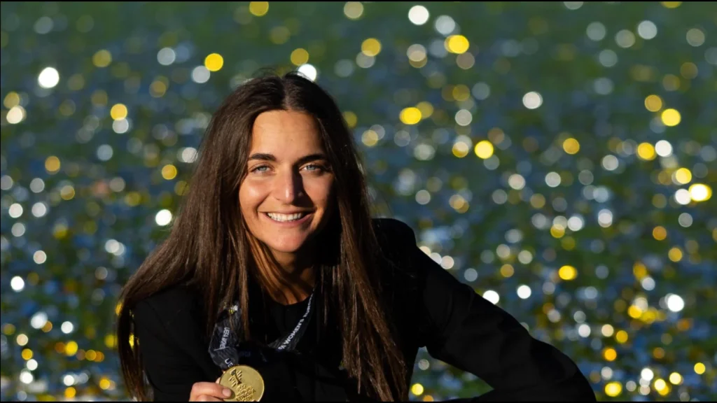HISTORIKE  Një shqiptare në ceremoninë e  Topit të Artë   Elena Sadiku  e vetmja trajnere femër në pesëshen finaliste