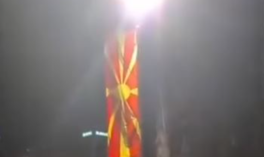 Tirana vendos flamujt të Maqedonisë  shënohet 35 vjetori i Pavarësisë