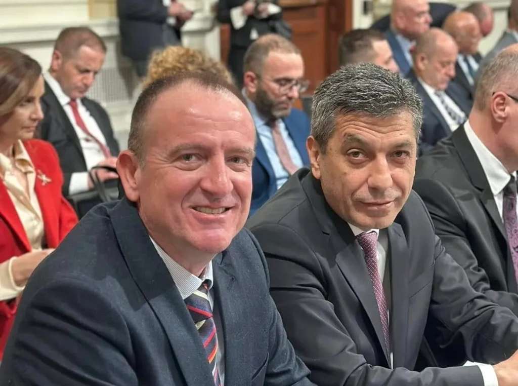 Taravari plas bombën  Para largimit nga VLEN i i propozova Mexhitit të bëheshim bashkë