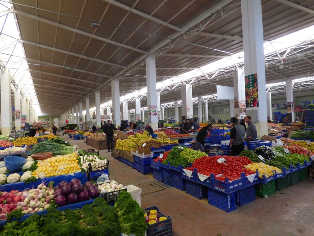 Aksion i madh nga  Mavrovka  deri te Bit Pazari   hiqen tezgat ilegale  sekuestrohen 500 kg ushqime