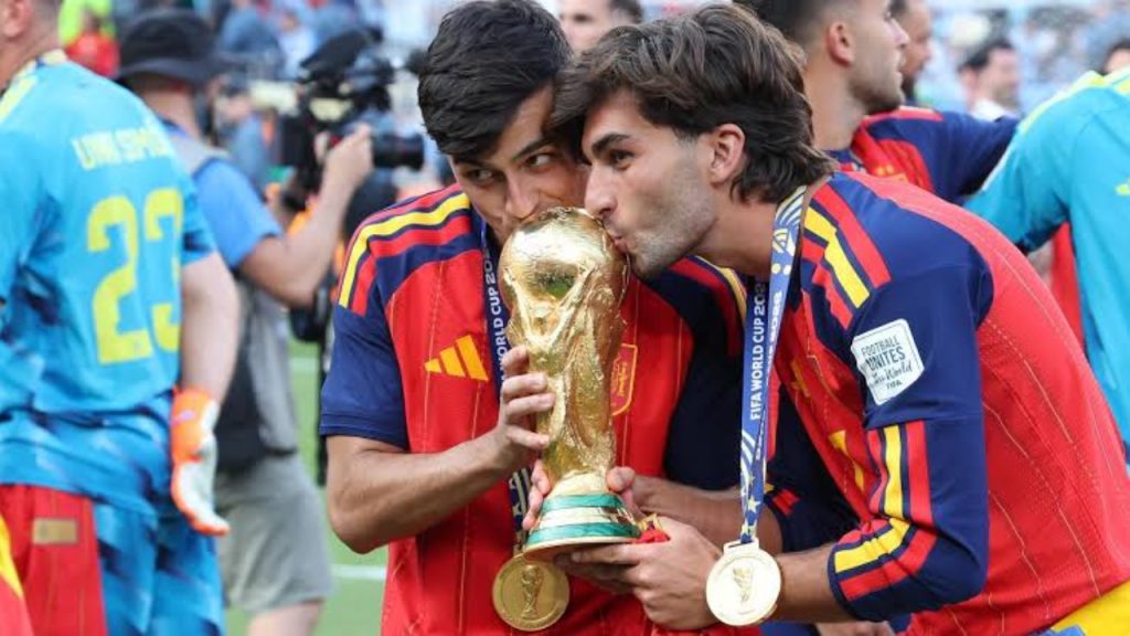  I vetmi që nuk do të vinte te PSG është Pedri   Ferran Torres rrëfen aventurën në Paris  Luis Enrique është  babai im 