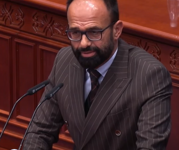 Shasivari i përgjigjet Ajdarit  Pyete kryetarin tënd çfarë ka dëshmuar te Dhomat e Specializuara dhe pse lobonte që të formohet Gjykata Speciale