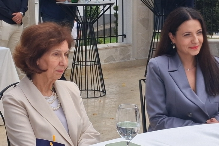 Siljanovska Davkova  Botës sot i mungon idealizmi dhe këtu nuk kam parasysh utopinë  por ligjin  drejtësinë  moralin dhe etikën