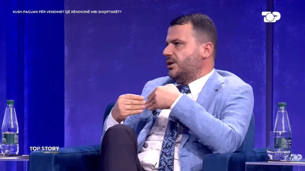 Prapaskena   Balluku i premtoi Pacollit 60  të Aeroportit të Vlorës në tavolinë   gazetari Tomori jep detaje në Top Story
