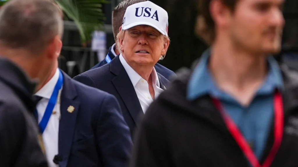Trump sulmon Zelenskyn për sulmet ndaj depove ruse të karburantit  Po e dëmton botën  ndiq qëllimet e tua  jo naftën