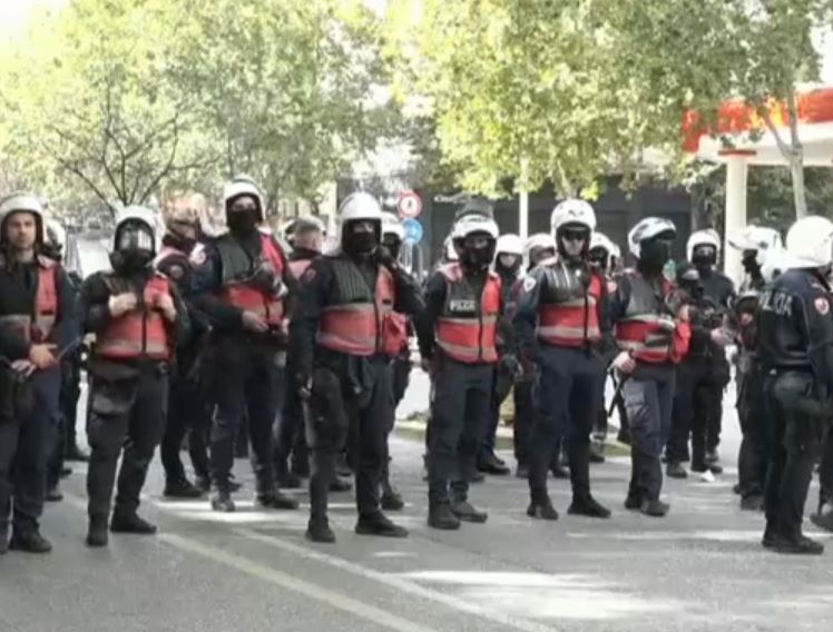 policia-e-shqiperise-alarmon-per-perfshirjen-e-te-miturve-ne-protesta-femijet-nuk-jane-mburoje-e-askujt
