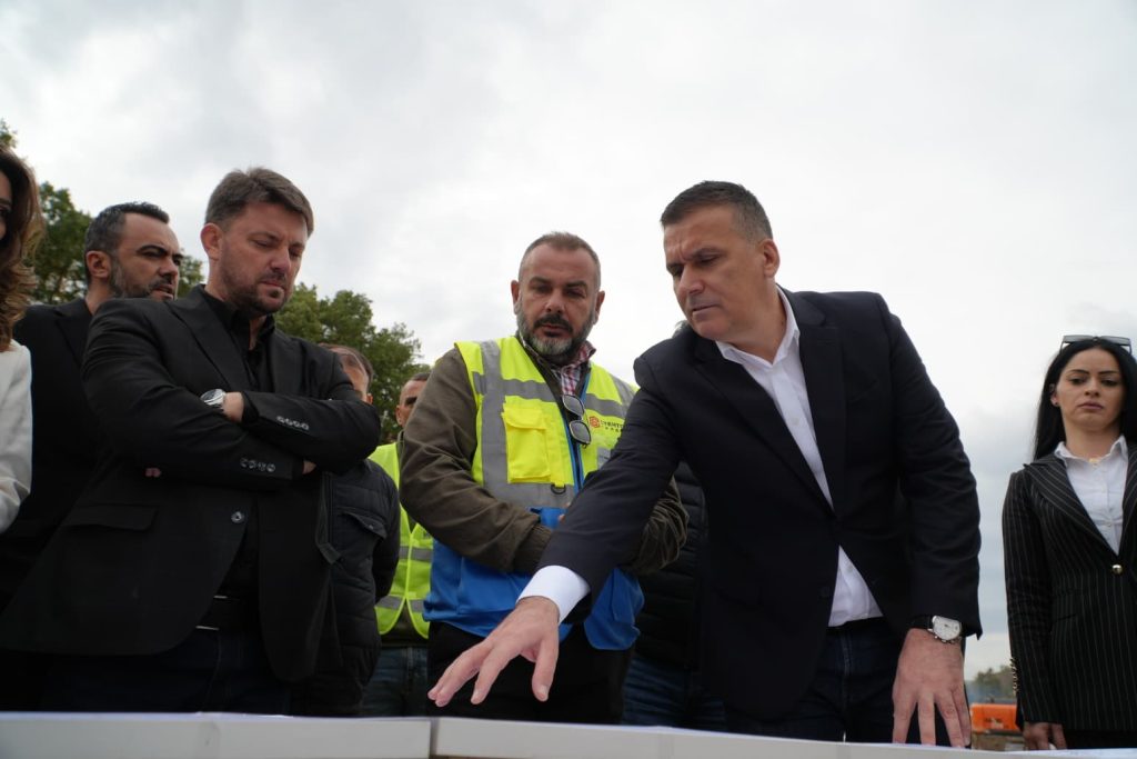 HOXHA  RREGULLIMI I SHTRATIT TË LUMIT TË THATË PO AVANCON ME DINAMIKË TË PËRSHPEJTUAR  PO ZGJIDHIM NJË PROBLEM SHUMËVJEÇAR TË SARAJIT