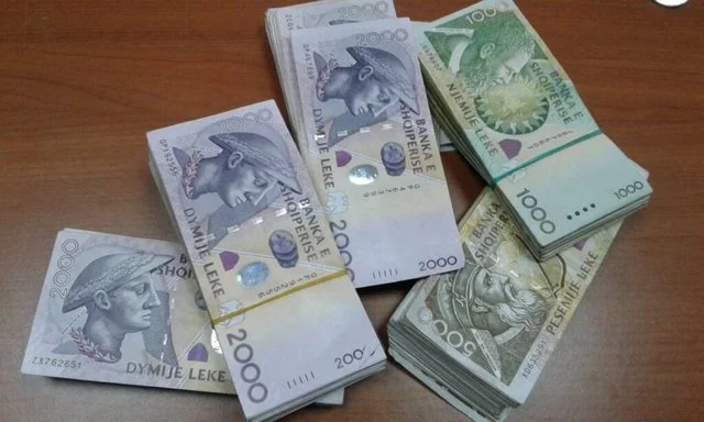 leku-thyen-rekord-global-ne-kursin-ndaj-euros-ne-10-vite-monedha-me-e-forte-ne-listen-e-40-vendeve