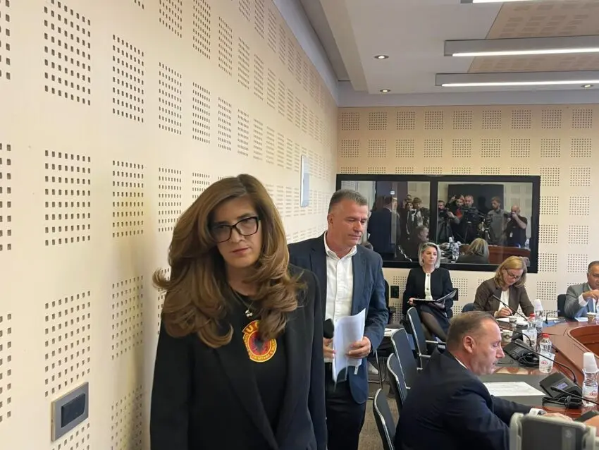 musliu-dhe-demaku-leshojne-mbledhjen-e-komisionit-prioritet-duhet-te-jete-ligji-per-specialen