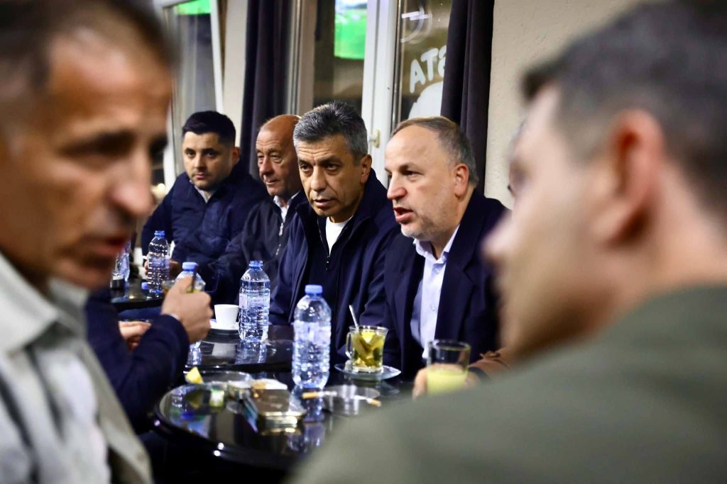 Pas tubimit dhe hapjes së shtabit në Tenovë  Mexhiti dhe Azizi në kaffe në Çellopek