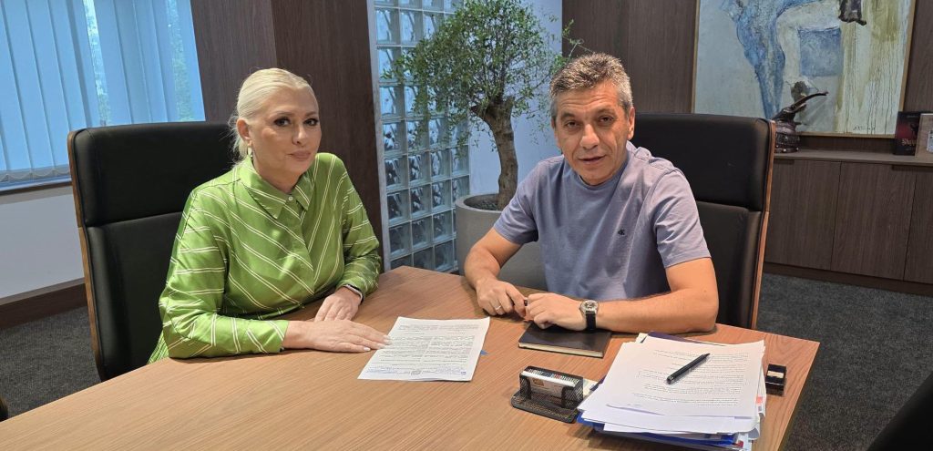Mexhiti nënshkruan marrëveshje me shkollën  Idnina   Shkollë e re  transport falas  