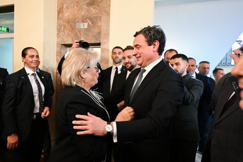 kryeministri-kurti-takon-presidenten-e-re-te-kosoves-justina-shiroka-pula-na-presin-shume-pune