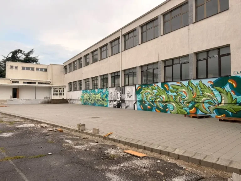 Kasami  Vijojnë punimet për ndërtimin e terrenit multifunksional në Gjimnazin e Tetovës