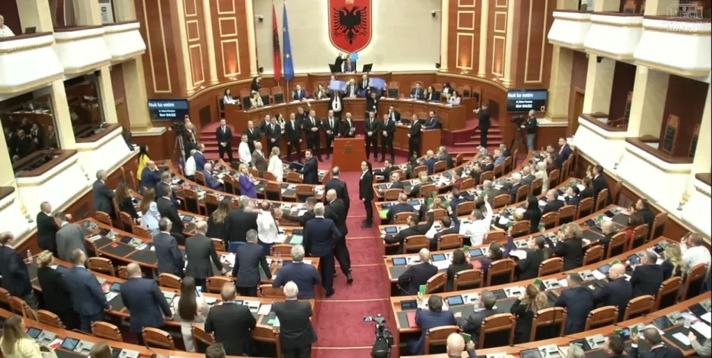 85 vota pro Reformës Territoriale  Kuvendi e miraton pas një seance maratonë