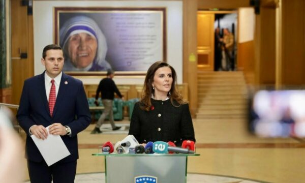  Grupi Parlamentar  i PDK i kërkoi Presidentes ta tërheqë ligjin  Gruda doli kundër  Çitaku e mbështet me  like 