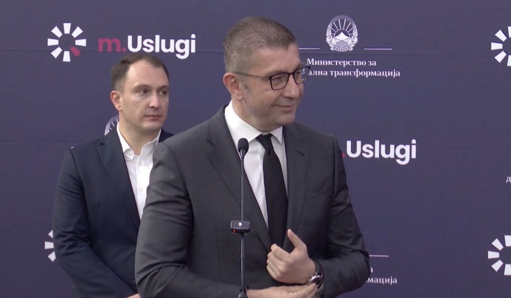  Shqiptarë e maqedonas edhe pas të hënës do të jetoni pranë njëri tjetrit   Mickoski  Bërvenicë  votoni me arsye e me zemër