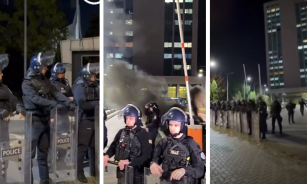 kordon-i-policise-te-ministria-e-drejtesise-protestuesit-gjuajne-mjete-piroteknike