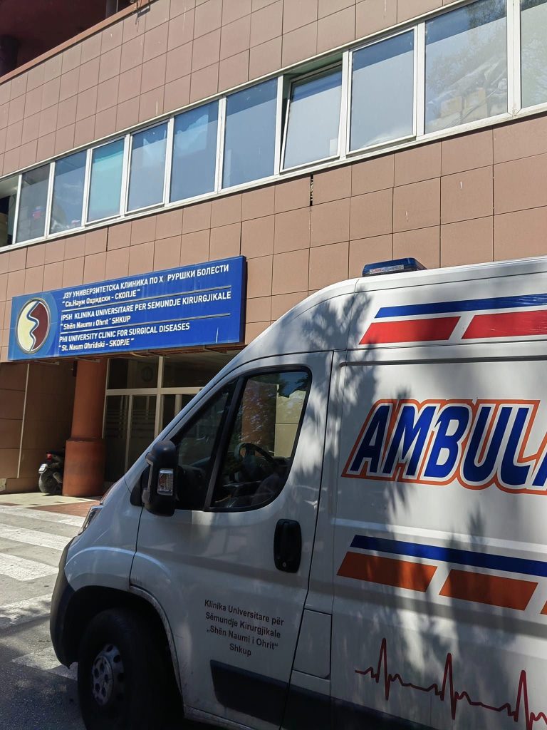 Sulm brutal me shkopinj druri në rrugën Ohër Strugë  26 vjeçari përfundon në spital