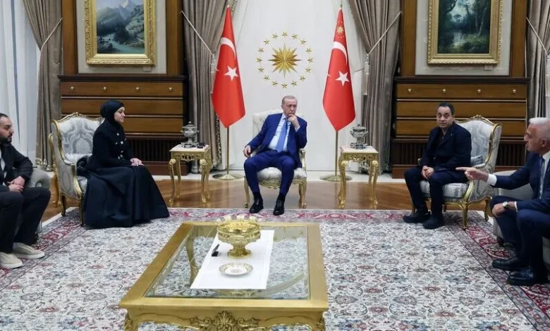 Presidenti Erdogan takohet me familjen e Hind Rajab it  vajzës palestineze 5 vjeçare të vrarë