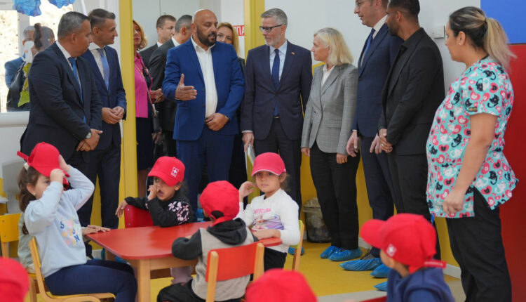 Mickoski  250 fëmijë nga Shuto Orizari do të kenë vendin e tyre në kopshtin e ri për fëmijë  8 Prilli 