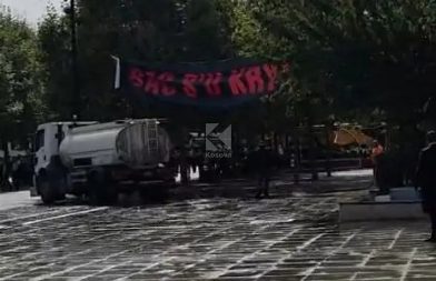 Pas protestave  pastrohet sheshi i Prishtinës