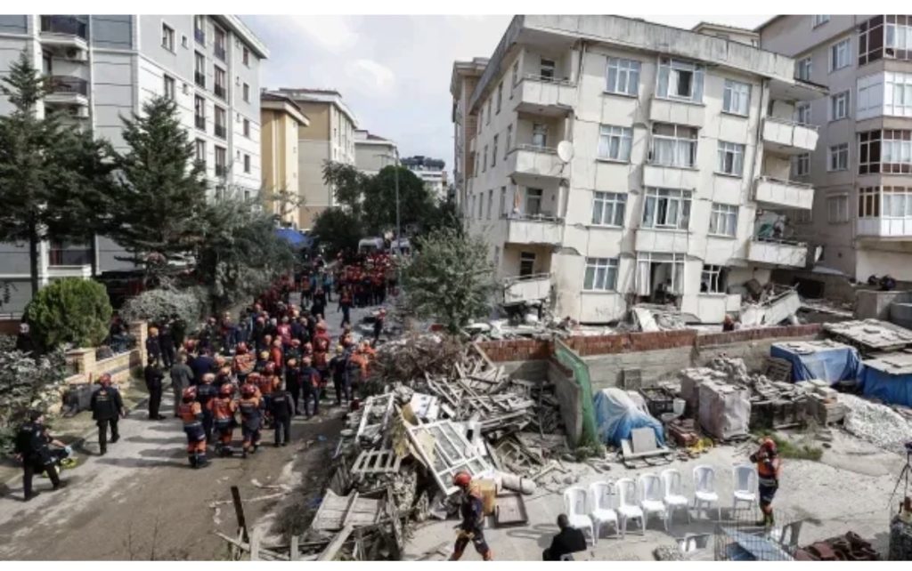 Shembet ndërtesa shtatëkatëshe në Stamboll  dy viktima