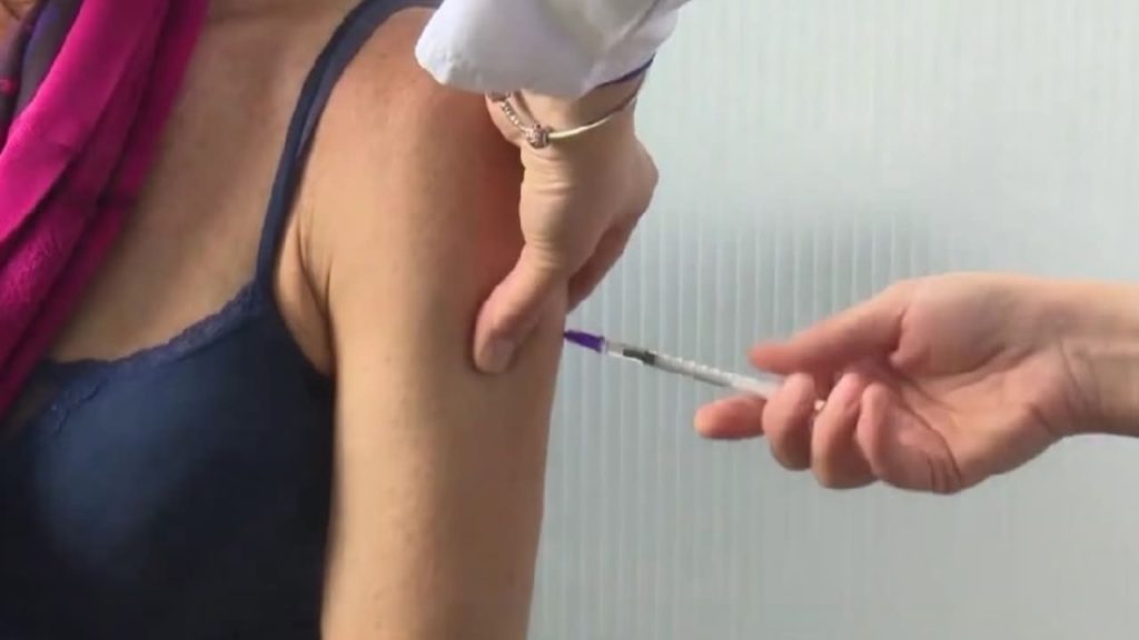 Vaksina kundër HPV së edhe për djemtë  shqyrtohet zgjerimi i kufirit të moshës