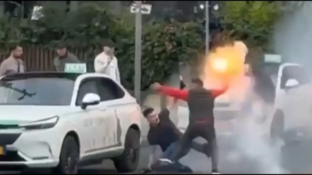  Ndizet  derbi i kryeqytetit  sherr me flakadanë mes tifozëve të Partizanit dhe Tiranës