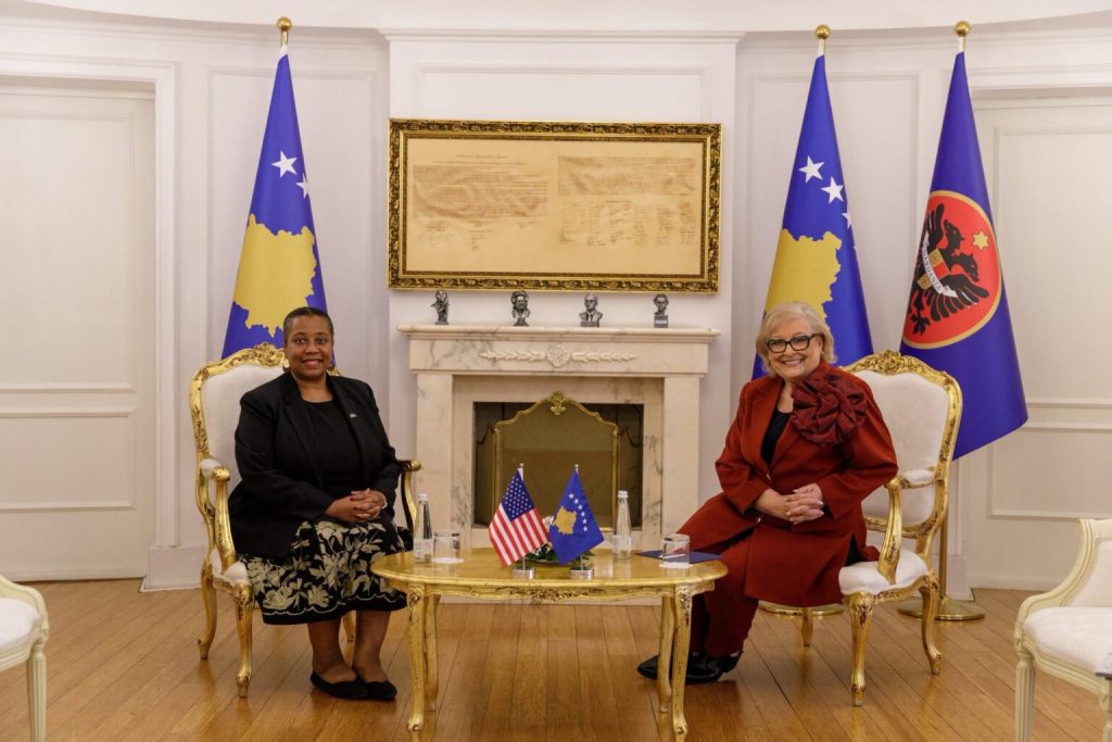 Ambasada amerikane shpreh gatishmërinë për bashkëpunim me presidenten Shiroka Pula