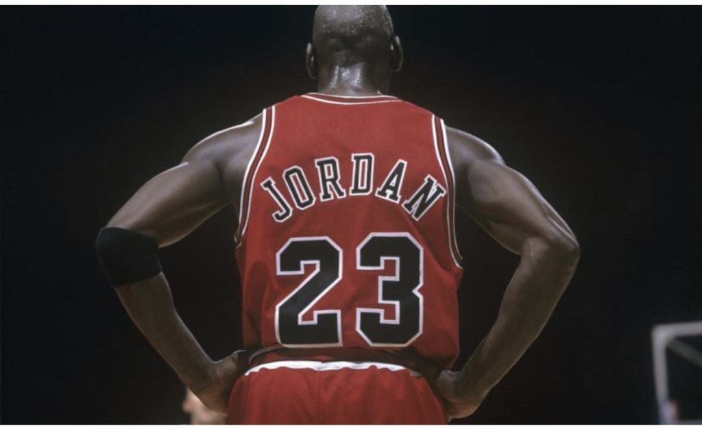 Fanella e Michael Jordanit thyen rekord  shitet për 14 milionë dollarë