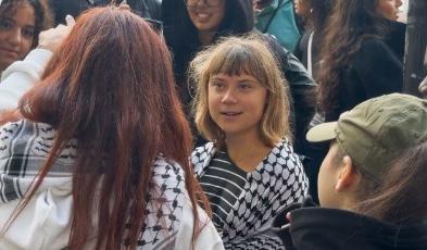  Po na vidhet e ardhmja   Greta Thunberg bashkohet me protestat e nxënësve në Paris