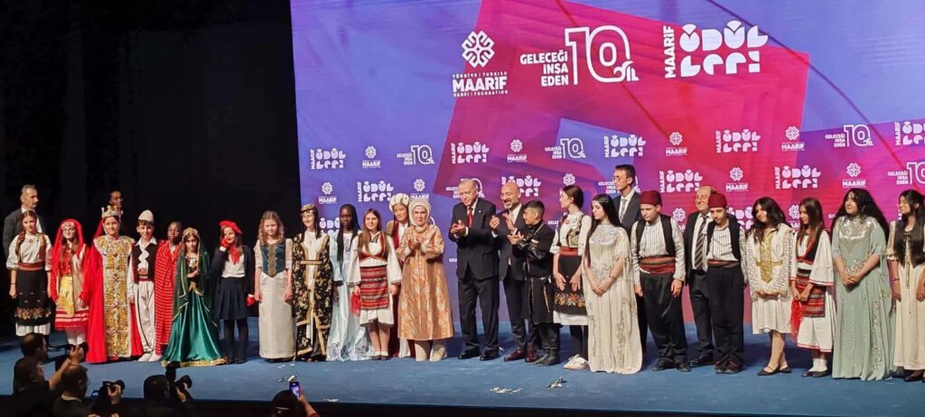 Nxënësja Dorela Elmazi nga Zhelina përfaqëson Maqedoninë e Veriut në Ankara të Turqisë  promovon kulturën dhe traditat shqiptare