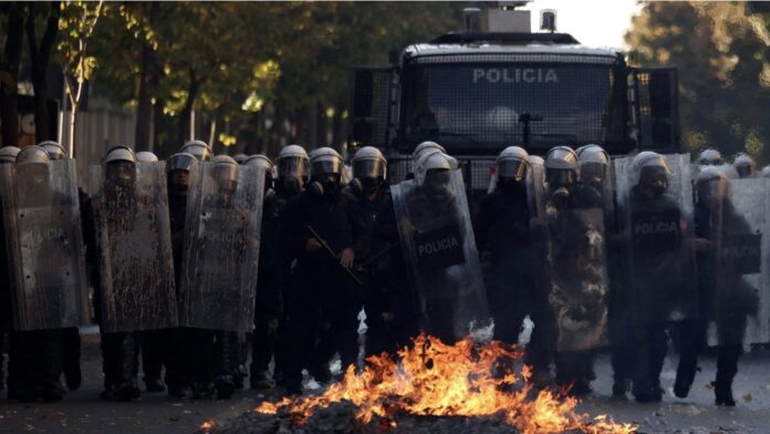 policia-e-shqiperise-reagon-pas-pretendimeve-se-ne-protesten-e-15-tetorit-kishte-police-nga-serbia