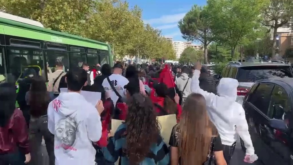 proteste-edhe-ne-vlore-studentet-mblidhen-pergjate-bulevardit-ismail-qemali