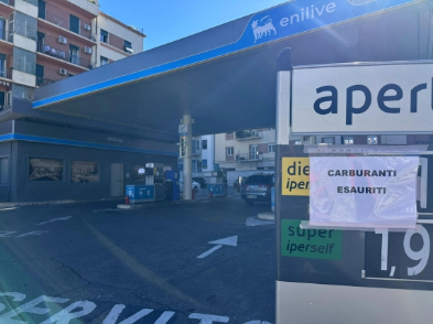 Alarm në Itali  mungesa e karburanteve kërcënon të  paralizojë  vendin