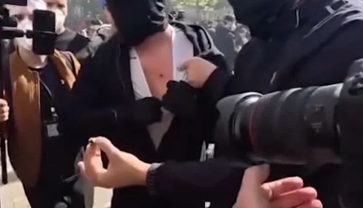 policia-ka-perdorur-plumba-plastike-te-rinjte-kane-provat-do-t-ia-japin-nderkombetareve-shemsi-prenci-nga-protesta-duhen-kimiste-per-te-verifikuar-gazin-lotsjelles