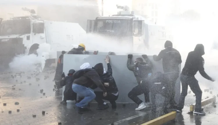 protestat-e-dhunshme-reagon-ambasada-e-zvicres-te-ulen-tensionet-dhe-t-i-jepet-perparesi-dialogut-te-gjitha-palet-te-tregojne-permbajtje