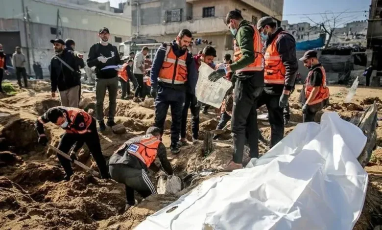 Gaza varros eshtrat e 75 palestinezëve të nxjerrë nga rrënojat e shtëpive të shkatërruara