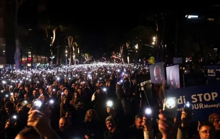reuters-balluku-perballet-me-akuza-te-reja-per-korrupsion-skandali-thellon-protestat-kunder-rames