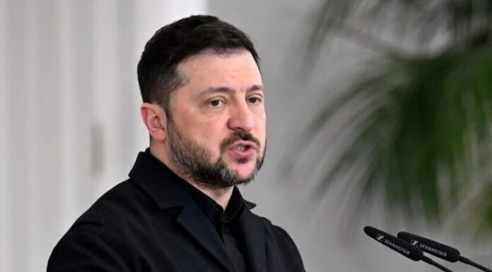 Zelensky  Ukraina është e gatshme të ngrijë konfliktin përgjatë vijës së frontit dhe të nisë negociatat me Rusinë