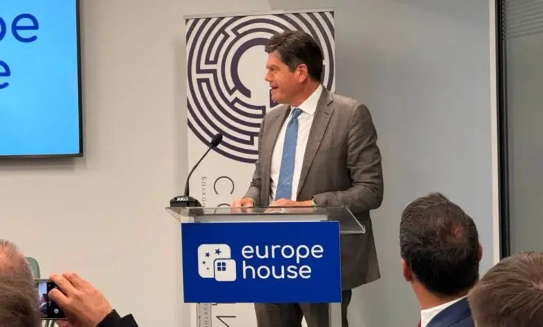 Euroambasadori Rokas paralajmëroi 40 milionë euro shtesë për forcimin e kapaciteteve ushtarake të RMV së
